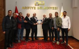 Sakarya Gaziantepliler Derneği’nden Arifiye Belediye Başkanı İsmail Karakullukçu’ya ziyaret