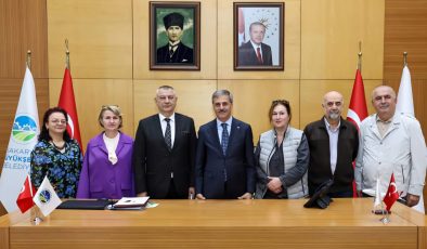 Sakarya Abhaz Derneği Başkanı Belediye Başkanını ziyaret etti