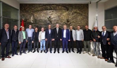 Serdivan Belediye Başkanı Osman Çelik, Sakarya Makedonya ve Tüm Göçmenler Derneği Başkanı Zeki Sürer ve Yönetimini ağırladı