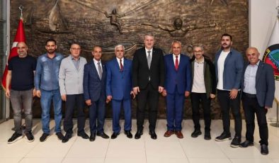 Serdivan Belediye Başkanı Osman Çelik, Sakarya Gaziantepliler Derneği’ni ağırladı