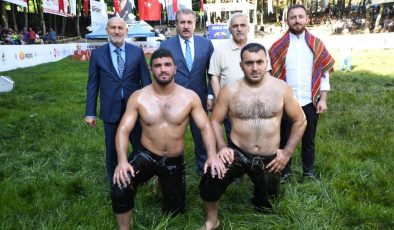 Selman Dede Yağlı Güreşleri’nde ‘Güreş Ağalığını Mustafa Destici’den Faruk Koç devraldı