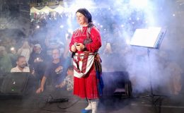 Ünlü Sanatçı Meryem Akyüz, 3. Karadeniz Kültür ve Sanat Festivali’nde coşku yarattı