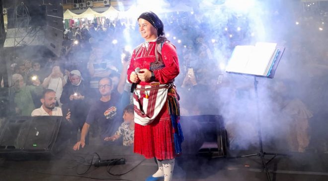 Ünlü Sanatçı Meryem Akyüz, 3. Karadeniz Kültür ve Sanat Festivali’nde coşku yarattı
