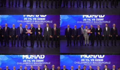 Sakaryalı iş insanlarına MÜSİAD’da vefa plaketi